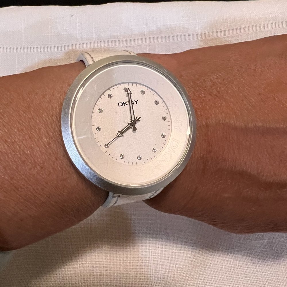 DKNY round watch with white leatehr bands